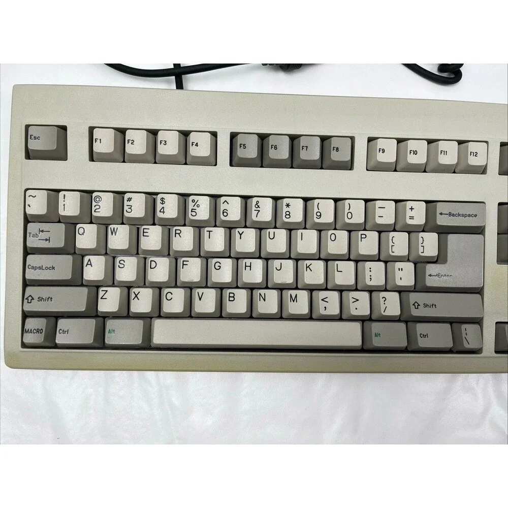VTG Retro KEYBOARD BTC-5339R 5-Pin DIN AT w/Protective Case Taiwan ROC Untested‎